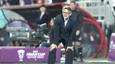 HLV Troussier thất vọng sau trận thua Indonesia và chính thức bị loại. Ảnh: NG.LINH