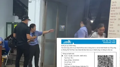 Chúng tôi qua cổng soát vé để lên tàu bằng vé của người khác (ảnh nhỏ) mà cò Hiệp chuyển vào ngày 29-4. Ảnh trong bài: Nhóm PV