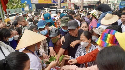 Độc đáo: 'Phiên chợ' lấy lá cây thay tiền ở TP.HCM