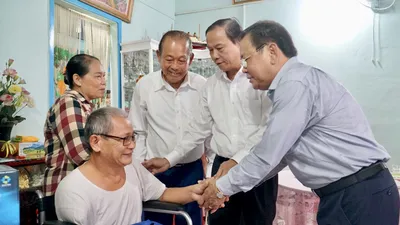 Hình ảnh xúc động tại buổi trao quà cho bà con ngư dân Bà Rịa-Vũng Tàu