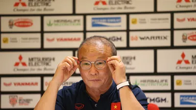 Ông Park họp báo 8 phút và nghi ngờ Indonesia cài 'gián điệp'