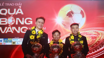 Hoàng Đức 'tái chiếm' Quả bóng vàng và những nữ 'quái kiệt'