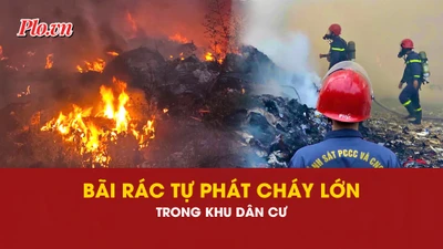 VIdeo: Cháy bãi rác tự phát hàng trăm mét vuông trong khu dân cư ở TP.HCM