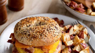 5 món ăn sáng quen thuộc nhưng là 'kẻ thù' của người cholesterol cao