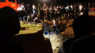 Hàng trăm chiến sĩ cứu hộ giải cứu bé gái lọt xuống giếng sâu 