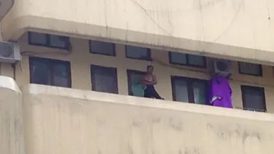 Lại ngáo đá cầm dao ‘quậy tưng’ bệnh viện