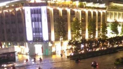 Người Sài Gòn choáng váng với cơn mưa tối tăm trời đất