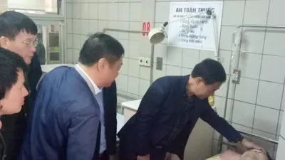 Giải cứu con tin, thiếu tá công an bị đâm trọng thương