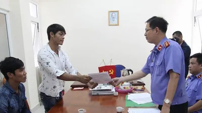 Trao quyết định minh oan vụ 'Đi tè bị quy tội cướp'