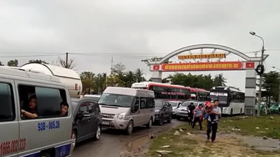 Quảng Nam kẹt xe hàng chục cây số sau Tết