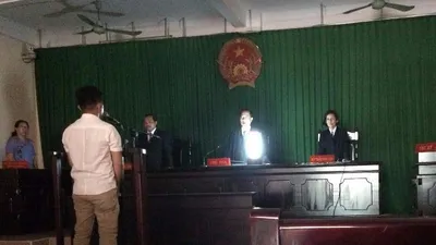 Ca sĩ tông cảnh sát giao thông rồi bỏ chạy