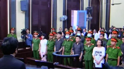 Vụ đặt bom xăng sân bay: 'Không biết thế là khủng bố'