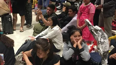 'Chắc cô phải sáng mai mới bay được'