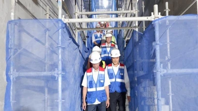 Lãnh đạo UBND TP đi thăm công trường metro ngày cuối năm