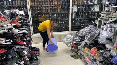 Mưa lớn, khu vực chợ Thủ Đức ngập nặng