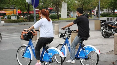 Bạn trẻ hào hứng trải nghiệm xe đạp công cộng ở TP.HCM