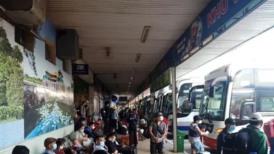 26 Tết, bến xe bắt đầu nhộn nhịp trở lại