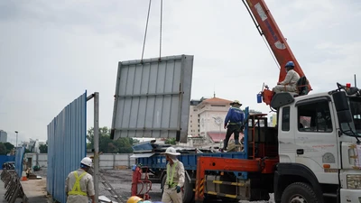 Gỡ rào chắn thi công 'đất vàng' mặt tiền đường Lê Lợi, quận 1, TP.HCM dần lộ diện