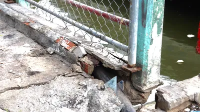 Phát hiện có 8 vết nứt tại một cây cầu ở quận 4, TP.HCM