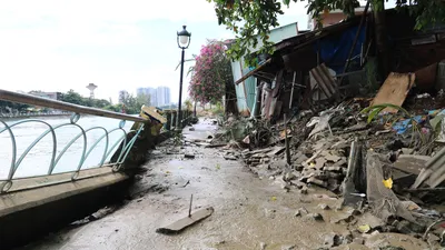 Bờ kè Thanh Đa sau hơn 3 tháng sạt lở vẫn ngổn ngang