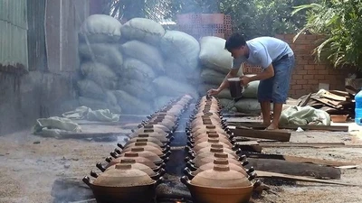 Cá kho làng Vũ Đại rục rịch 'cưỡi' máy bay vào TP.HCM