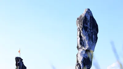 Cận cảnh hòn Vọng Phu ở Thanh Hóa trước nguy cơ đổ sập