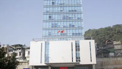 Ngủ trong giờ làm việc, phó phòng bị đình chỉ công tác