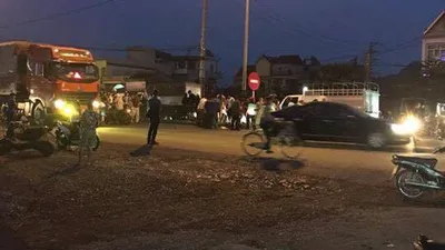 Kẻ giật điện thoại chèn xe làm người truy đuổi tử vong