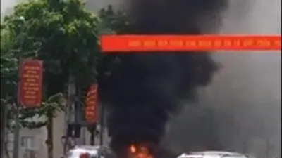 Taxi nổ như bom, 2 người tử vong