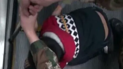 Clip: Giải cứu bé 6 tuổi bị kẹt tay trong thang cuốn