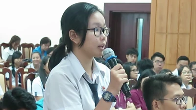'Bạn em bị chửi vì mang giày hàng hiệu nhái'