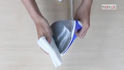 4 cách làm sạch bàn ủi dễ không ngờ