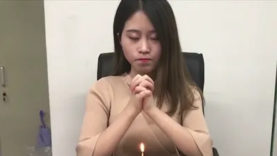 'Thánh ăn công sở' làm bánh sinh nhật bằng bóng đèn