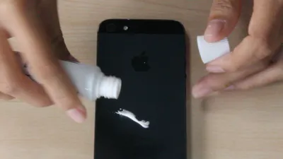 Công dụng không ngờ từ kem đánh răng và bàn chải