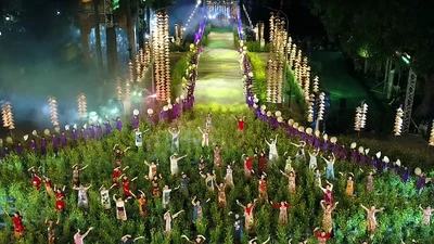 Buổi trình diễn áo dài ở Huế được quay bằng flycam