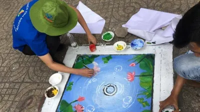 Clip: Vẽ tranh 3D lên nắp cống ở TP.HCM