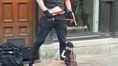 Trình diễn bài hát Heathens bằng con rối