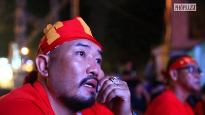 CĐV rơm rớm nước mắt vì Việt Nam không thắng Indonesia