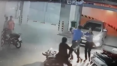 Clip: Bảo vệ chung cư đánh người già nhập viện