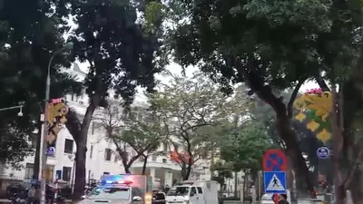 Xe chở ông Thăng và đồng phạm đến tòa nghe tuyên án