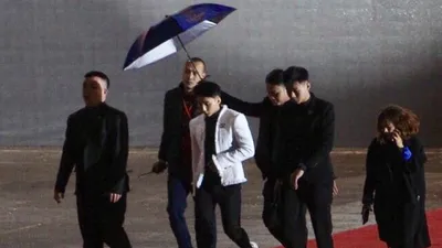 Ca sỹ Sơn Tùng khuấy động sân Mỹ Đình