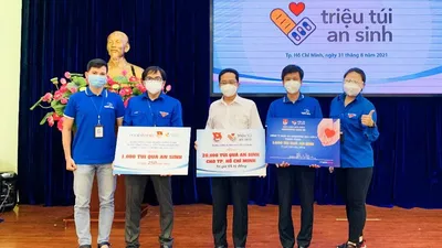 MobiFone tặng 1.000 túi quà an sinh cho người dân hoàn cảnh khó khăn