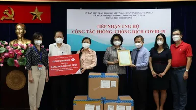 Techcombank tặng 2 triệu bộ kit test COVID-19 cho TP.HCM