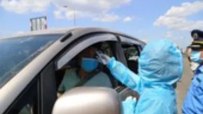 Mỗi ngày hơn 6.400 người được kiểm tra y tế khi vào TP.HCM