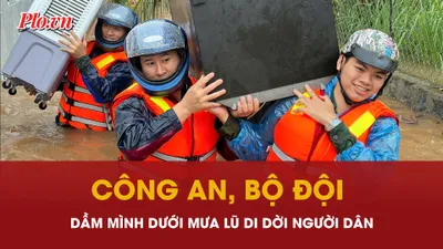 Cảm động công an, bộ đội dầm mình dưới mưa lũ sơ tán người dân