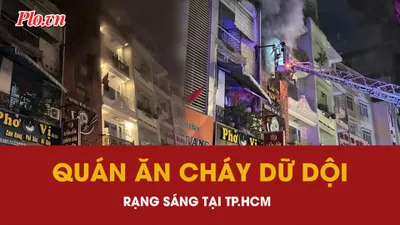 Cháy quán ăn dữ dội lúc rạng sáng tại TP.HCM