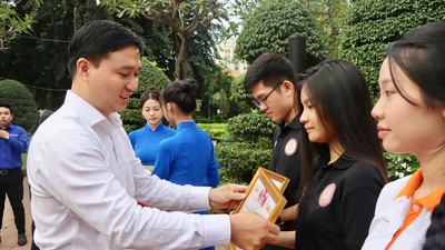 Tuyên dương 'Sinh viên 5 tốt, 'Học sinh 3 rèn luyện' 2025