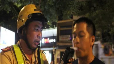 Bỏ xe vi phạm để né thổi đo nồng độ cồn, xử lý sao?