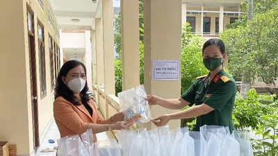 Thăm và tặng quà cho 602 F1 đang cách ly tại trường Quân sự Quân khu 7