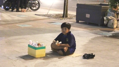 0 giờ sáng, phố đi bộ Nguyễn Huệ có gì?